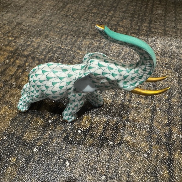 HEREND ELEPHANT W/TUSKS FIGURINE - Picture 5 of 5